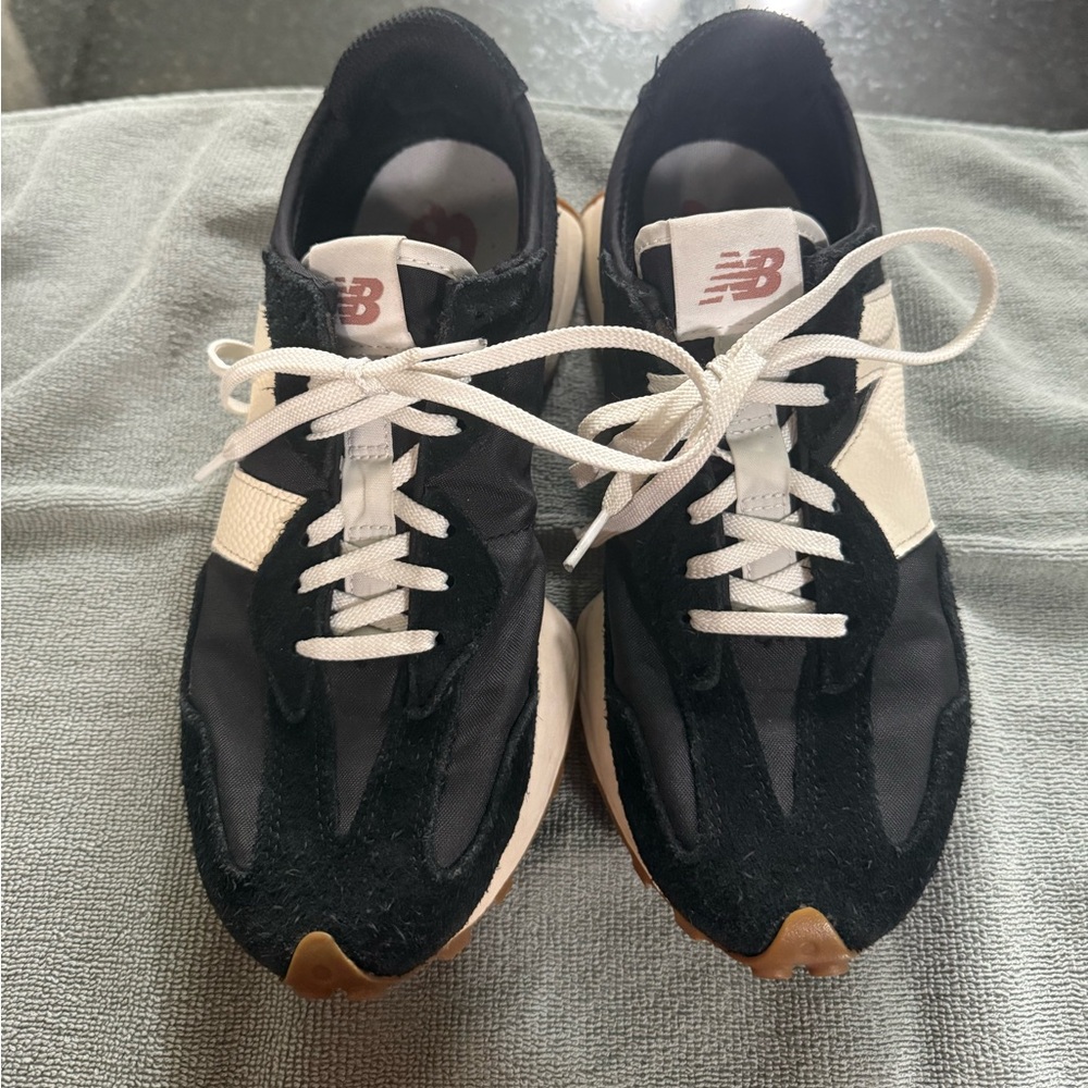 New Balance 327 black and white womens size 9/9.5